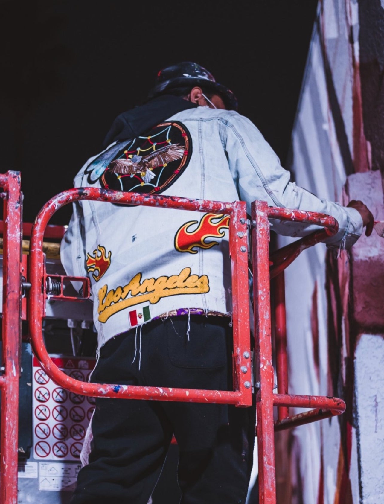 LA FLAMES-ROBERT VARGAS: MURALIST